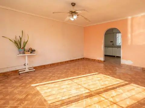 Oportunidad única en La Reja Comoda casa, luminosa