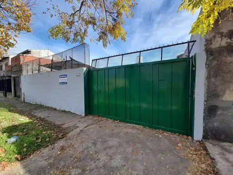 Casa 3 ambientes con patio - Proximo a Sarratea -