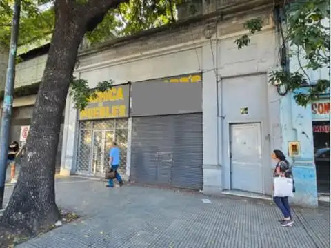 Alquiler de Amplio Local en Av Ruivadavia 7800 Floresta