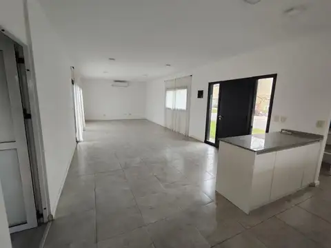Casa en Venta con 4 cocheras