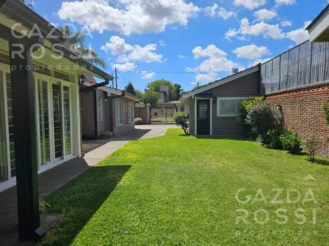 Casa 9 ambientes con 4 baños