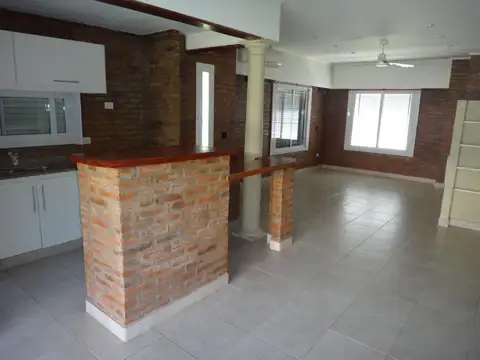 casa a la venta en lujan calle padre varela esquina italia plazoleta rosario