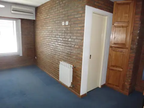 casa a la venta en lujan calle padre varela esquina italia plazoleta rosario