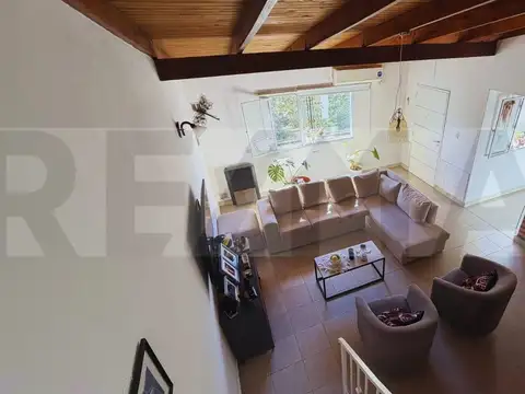 Casa 6 ambientes con 2 baños