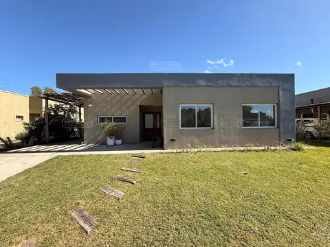 Casa  en Alquiler en San Ramón, Pilar del Este, Pilar