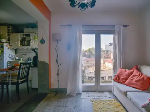 VENTA PH 2 AMBIENTES EN BERNAL CENTRO CON BALCON