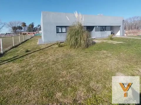 Casa en venta - 3 Dormitorios 2 Baños - Berisso