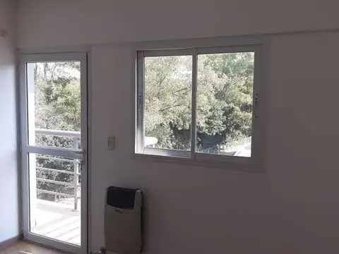Depto Tipo Casa 3 ambientes con 2 baños