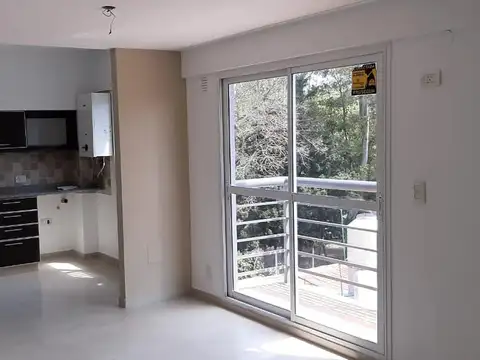 muy buen departamento en duplex 3 amb,con toilette, baño, balcon, cocina comedor, living, cochera