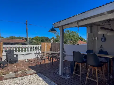 Venta Casa 4 ambientes con terraza propia San Isidro