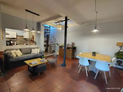 Casa en Venta con 2 cocheras