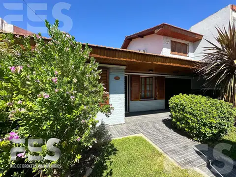 Casa en Venta con 2 cocheras