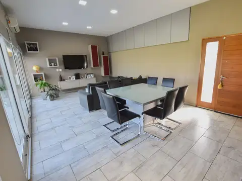 Casa 5 ambientes con 2 baños