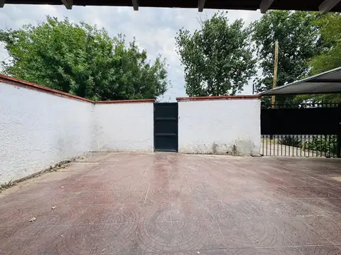 Casa en Alquiler con 2 cocheras