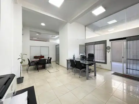 Casa 4 ambientes con 5 baños