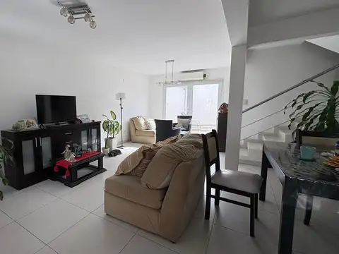 VENTA CASA 3 DORMITORIOS Comisario Gral. Juan Pirk