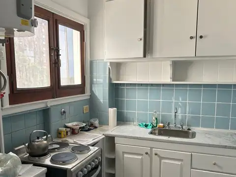 Martínez: Luminosa Oficina de 3 Amb. Apto Oficina o vivienda. 70 m² Cub en Excelente Estado.