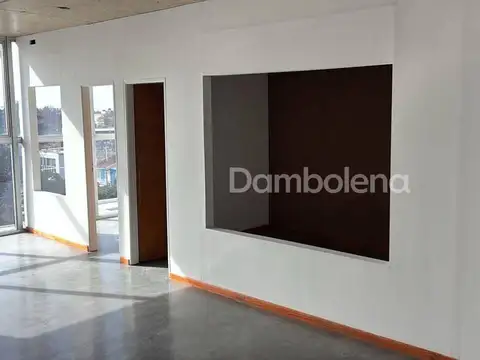 Oficina en Alquiler con 1 cochera
