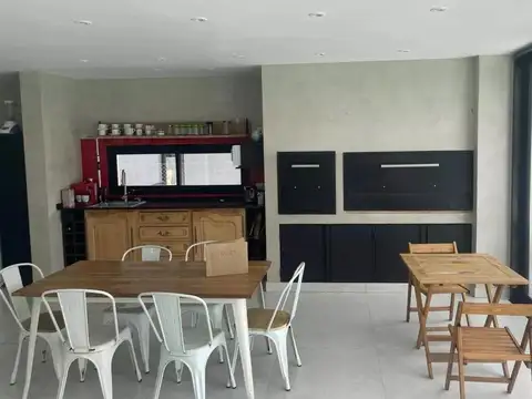 Casa 5 ambientes con 4 baños