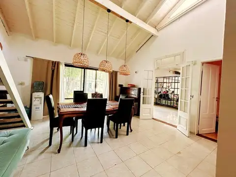 Casa en Venta con 2 cocheras