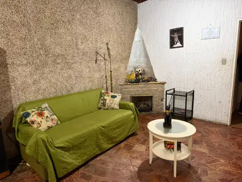 VENTA CASA 5 AMB. CON JARDIN CASEROS