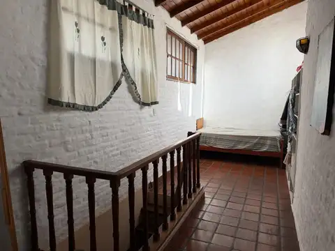 VENTA CASA 5 AMB. CON JARDIN CASEROS