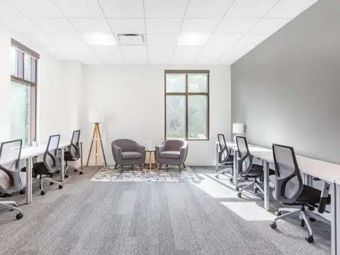 Alquiler de oficinas bellamente diseñadas para 4 personas en Asuncion, Perseverancia