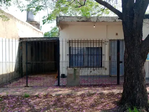 Casa en venta con  2 dormitorios OPORTUNIDAD EN PESOS!!