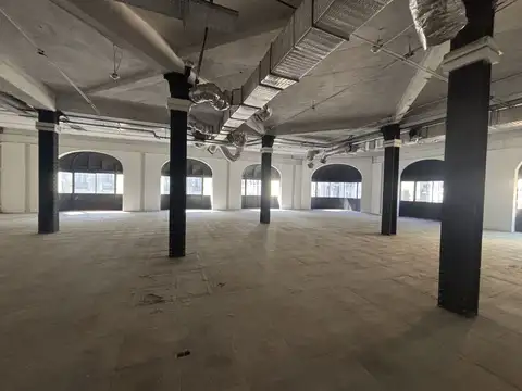 VENTA DE IMPONENTE EDIFICIO - BALVANERA