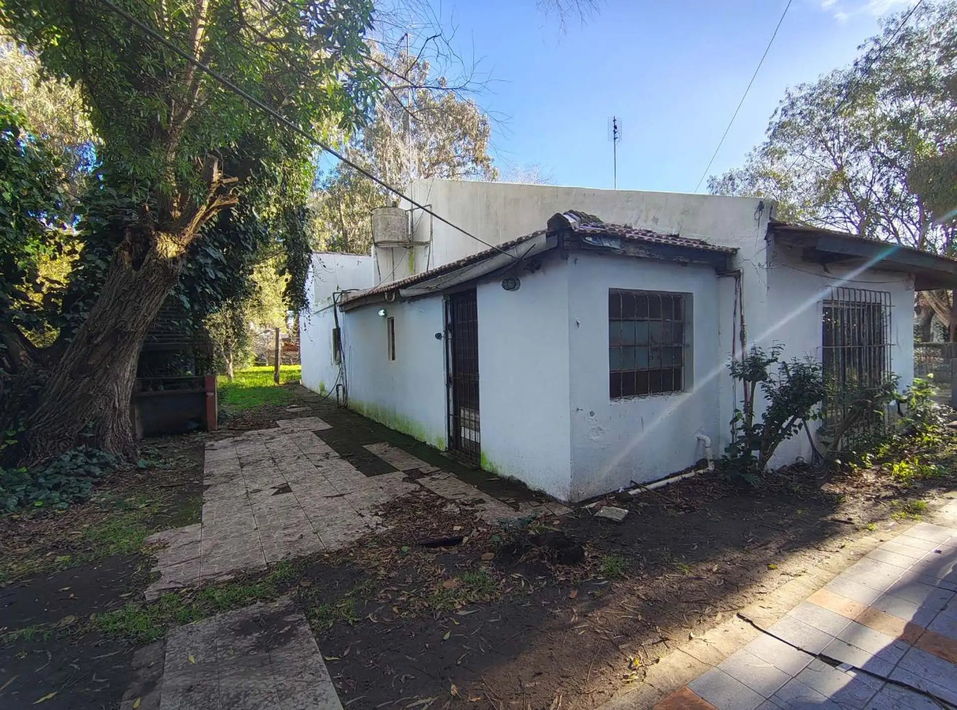 VENTA CASA 3 AMBIENTES A REFACCIONAR FELIX CAMET