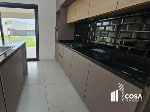 Casa en Venta al Este