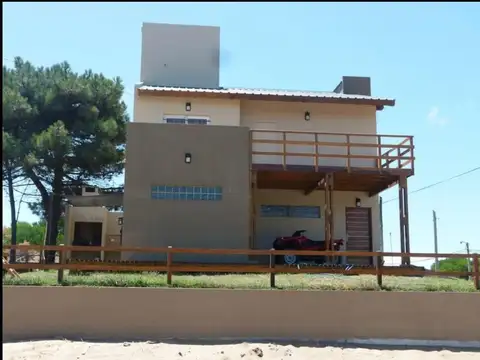 hermosos duplex a estrenar con 2 dormis, cochera y jardin