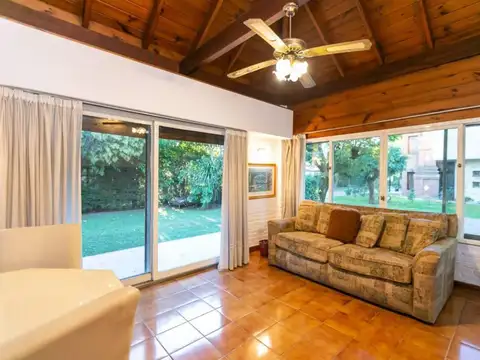 Casa en Venta con 1 cochera