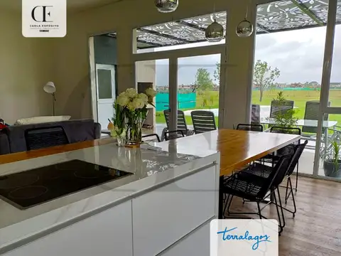 Casa 4 ambientes con 2 baños