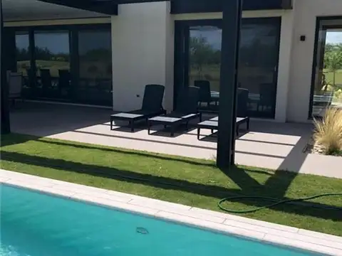 Casa en Venta en Bº Cº Everlinks Luján