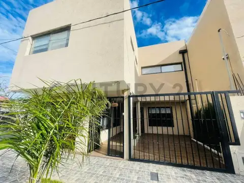 Casa en venta en Etcheverry-213 bis entre 41 y 42