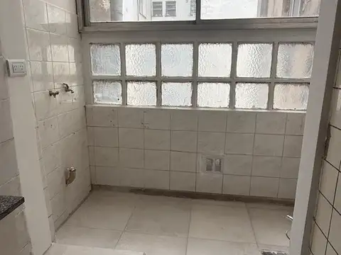 AMPLIO DEPARTAMENTO 2 AMBIENTES - MUY LUMINOSOS - CERCA DE TODO