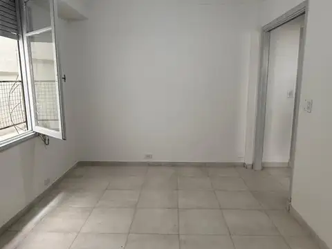 Amplio departamento 2 ambientes - muy luminosos - cerca de todo