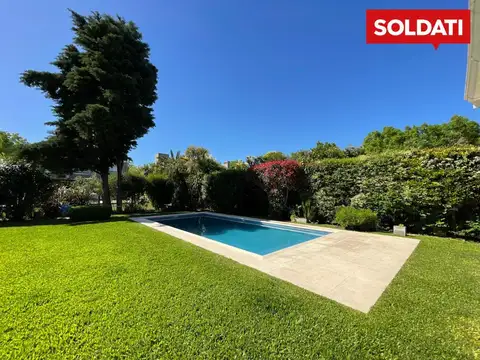 Casa en Venta con 2 cocheras