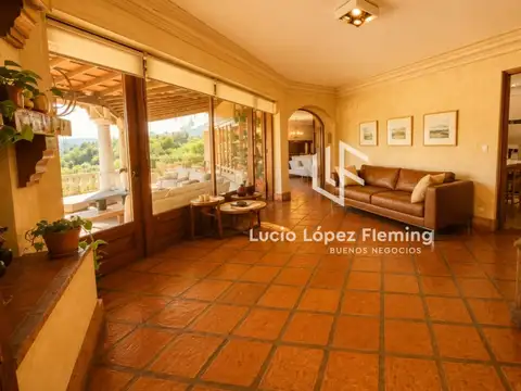Casa en Venta con 2 cocheras