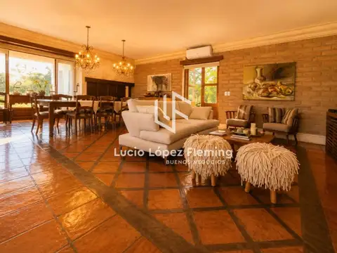 Casa 6 ambientes con 7 baños