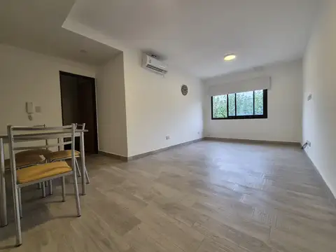 Juan José Paso 900, Piso 1