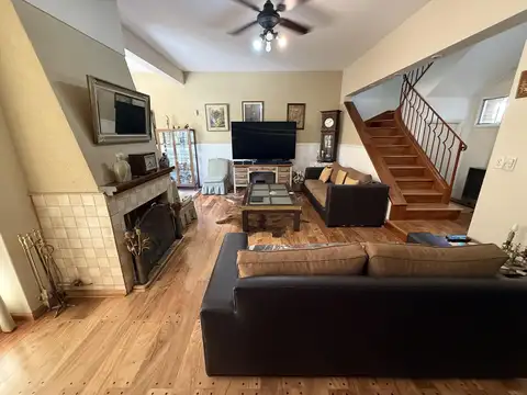 Casa en venta 3 Dormitorios, cochera y dependencia en Olivos