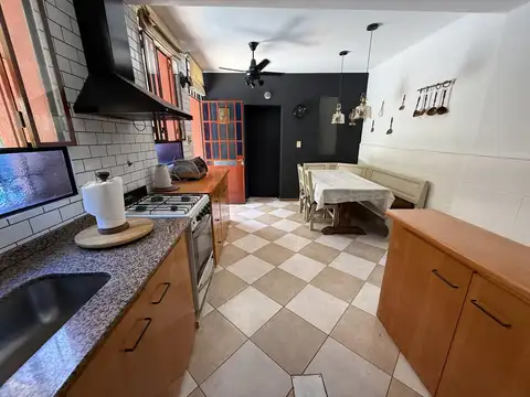 Casa 4 ambientes con 3 baños