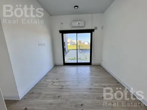 Casa en Alquiler con 1 cochera