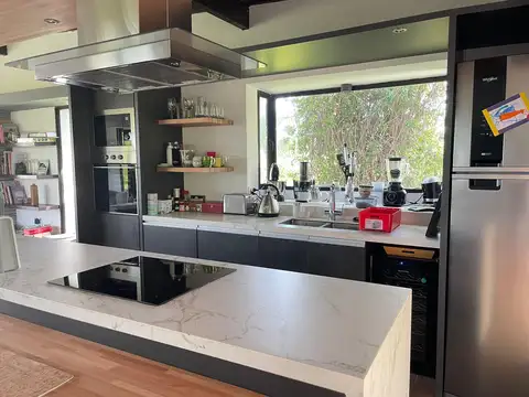 Casa 4 ambientes con 3 baños