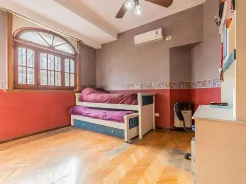 Casa en venta - 4 Dormitorios 2 Baños - Villa Luro