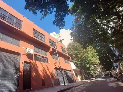 Oficina en Venta con 5 cocheras