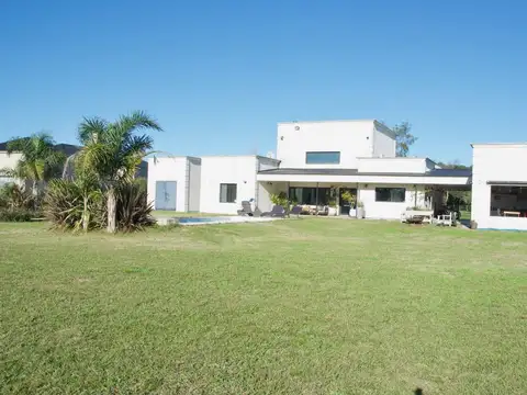 Casa de categoría en La Elina – Comarca de Luján