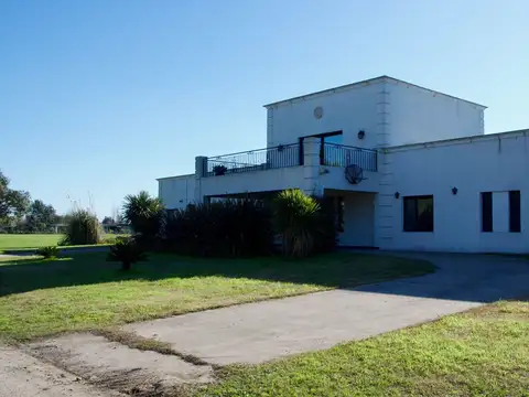 Casa 7 ambientes con 3 baños